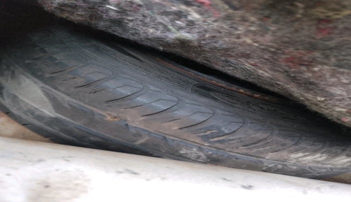 2012 Ford Figo TITANIUM 1.4 DIESEL, Diesel, Manual, 1,19,269 km, tyre