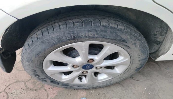 2012 Ford Figo TITANIUM 1.4 DIESEL, Diesel, Manual, 1,19,269 km, tyre