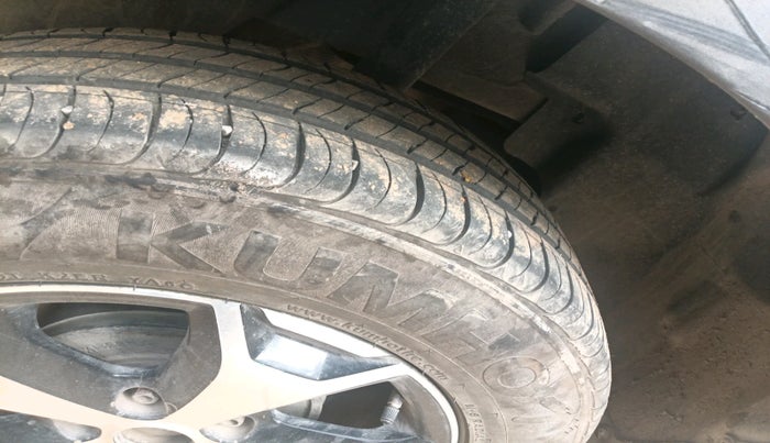 2017 Renault Captur RXL DIESEL, Diesel, Manual, 1,44,976 km, tyre