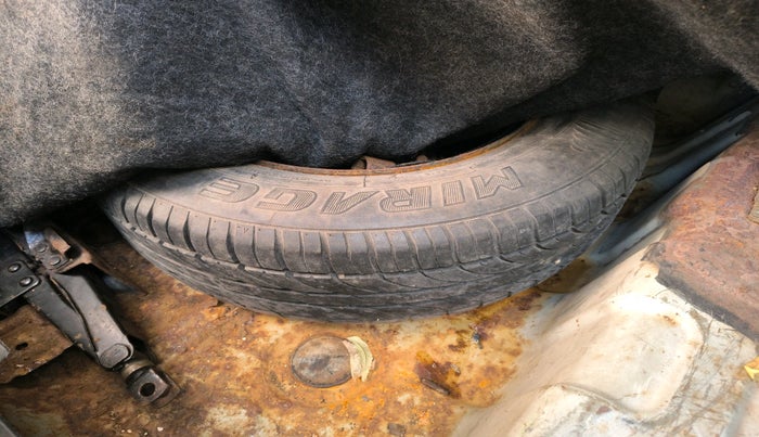 2011 Hyundai Accent EXECUTIVE, Petrol, Manual, 1,12,669 km, tyre