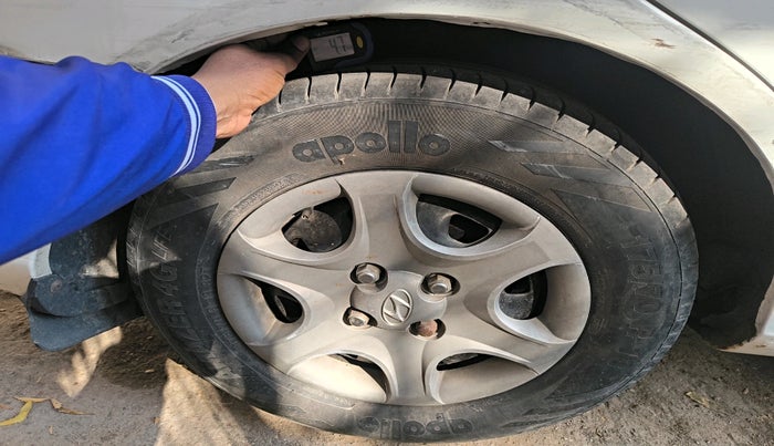 2011 Hyundai Accent EXECUTIVE, Petrol, Manual, 1,12,669 km, tyre