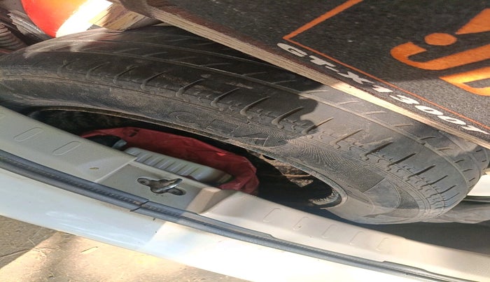 2017 Maruti Celerio VXI CNG, Petrol, Manual, 87,505 km, tyre