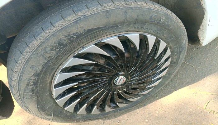 2017 Maruti Celerio VXI CNG, Petrol, Manual, 87,505 km, tyre