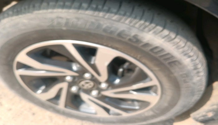 2021 Toyota Innova Crysta 2.4 G 7 STR, Diesel, Manual, 41,094 km, tyre