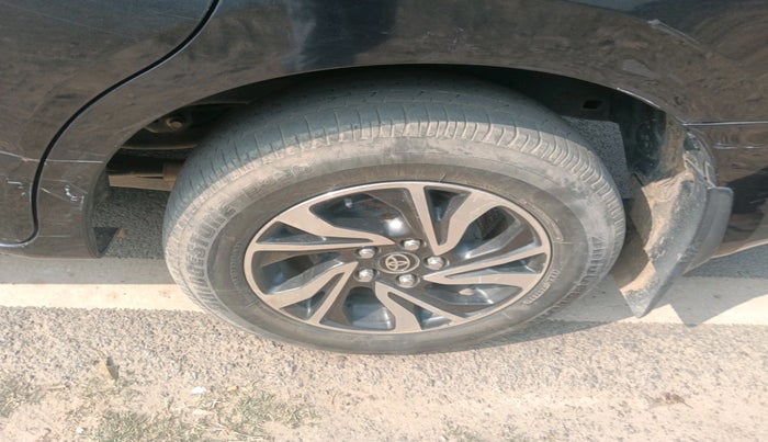 2021 Toyota Innova Crysta 2.4 G 7 STR, Diesel, Manual, 41,094 km, tyre