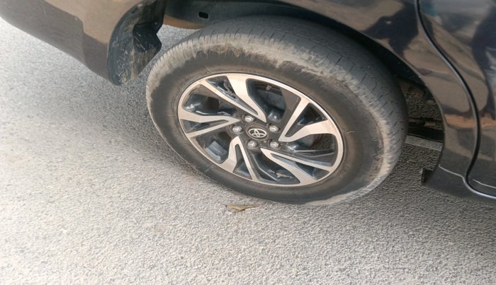 2021 Toyota Innova Crysta 2.4 G 7 STR, Diesel, Manual, 41,094 km, tyre