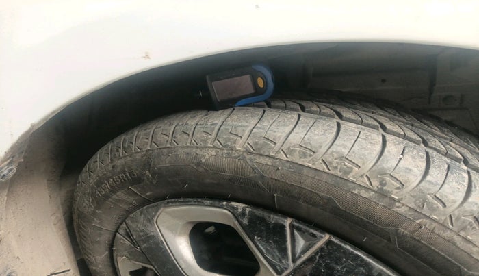 2012 Maruti Ertiga VXI, Petrol, Manual, 1,75,146 km, tyre