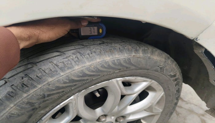 2015 Ford Ecosport AMBIENTE 1.5L DIESEL, Diesel, Manual, 1,37,690 km, tyre