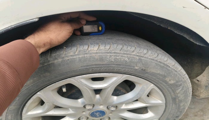 2015 Ford Ecosport AMBIENTE 1.5L DIESEL, Diesel, Manual, 1,37,690 km, tyre