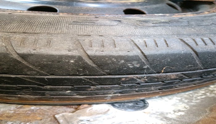 2012 Mahindra Verito 1.5 D6, Diesel, Manual, 1,32,882 km, tyre