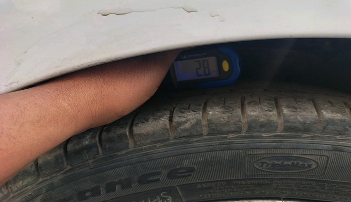 2014 Hyundai Verna FLUIDIC 1.6 CRDI SX, Diesel, Manual, 2,49,776 km, tyre