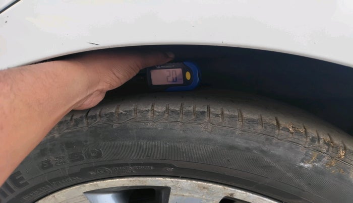 2014 Hyundai Verna FLUIDIC 1.6 CRDI SX, Diesel, Manual, 2,49,776 km, tyre