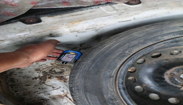 2014 Hyundai Verna FLUIDIC 1.6 CRDI SX, Diesel, Manual, 2,49,776 km, tyre