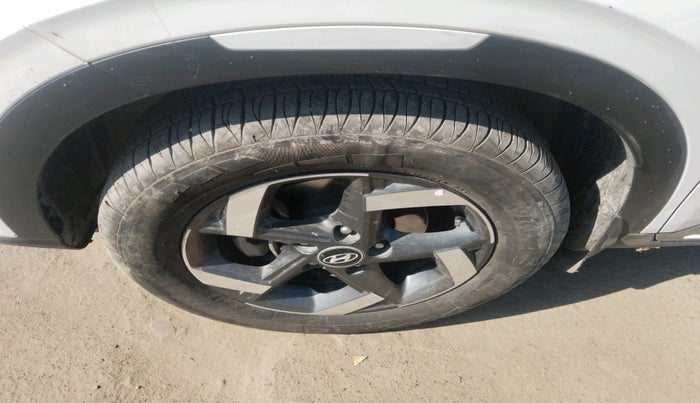 2019 Hyundai VENUE SX 1.0 TURBO DUAL TONE, Petrol, Manual, 1,02,811 km, tyre