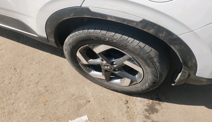 2019 Hyundai VENUE SX 1.0 TURBO DUAL TONE, Petrol, Manual, 1,02,811 km, tyre