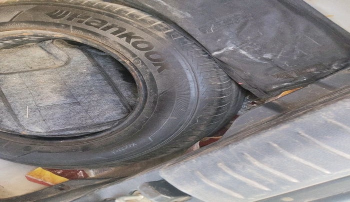 2019 Hyundai VENUE SX 1.0 TURBO DUAL TONE, Petrol, Manual, 1,02,811 km, tyre