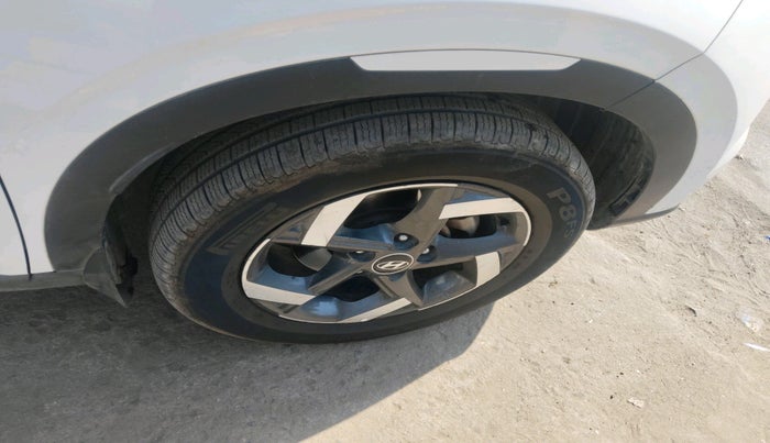 2019 Hyundai VENUE SX 1.0 TURBO DUAL TONE, Petrol, Manual, 1,02,811 km, tyre