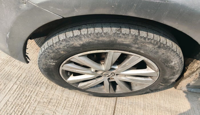 2013 Volkswagen Polo HIGHLINE DIESEL, Diesel, Manual, 1,23,324 km, tyre