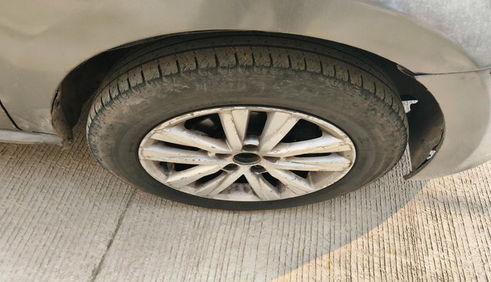 2013 Volkswagen Polo HIGHLINE DIESEL, Diesel, Manual, 1,23,324 km, tyre