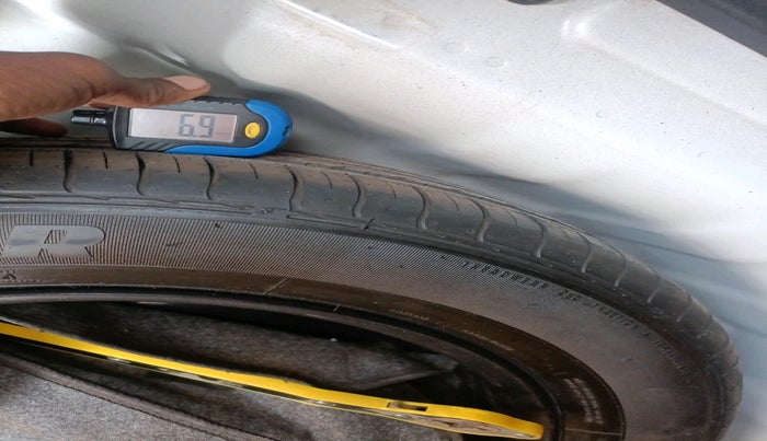 2020 Hyundai VENUE SX 1.5 CRDI, Diesel, Manual, 53,886 km, tyre