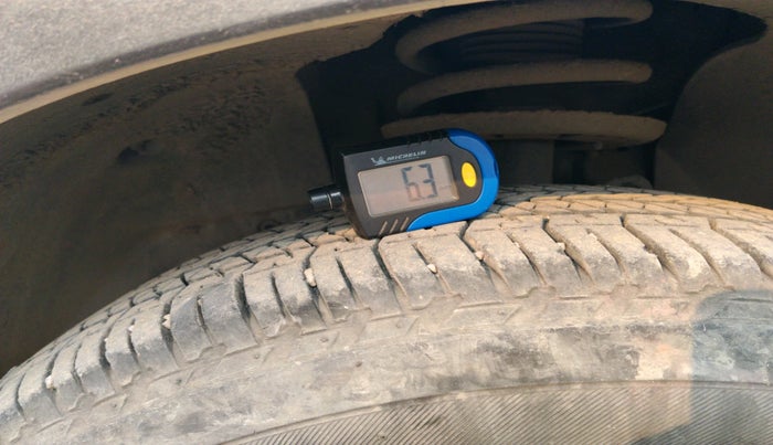 2017 Mahindra XUV500 W10 AT, Diesel, Automatic, 1,04,238 km, tyre