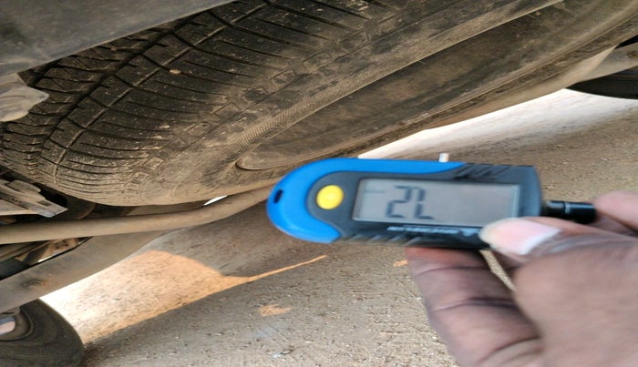 2017 Mahindra XUV500 W10 AT, Diesel, Automatic, 1,04,238 km, tyre