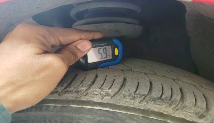 2016 Fiat Punto EVO MULTIJET 1.3 90 HP, Diesel, Manual, 1,29,876 km, tyre