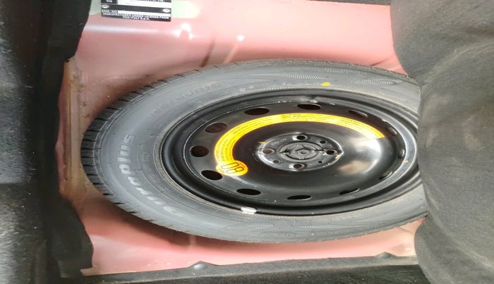 2016 Fiat Punto EVO MULTIJET 1.3 90 HP, Diesel, Manual, 1,29,876 km, tyre