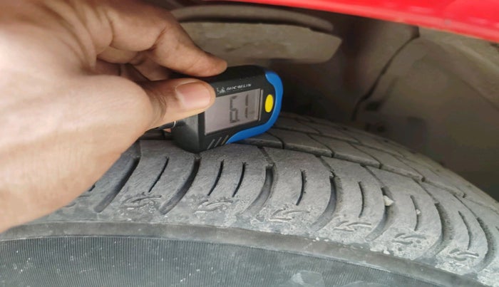 2016 Fiat Punto EVO MULTIJET 1.3 90 HP, Diesel, Manual, 1,29,876 km, tyre