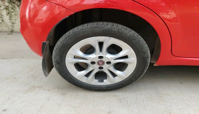 2016 Fiat Punto EVO MULTIJET 1.3 90 HP, Diesel, Manual, 1,29,876 km, tyre