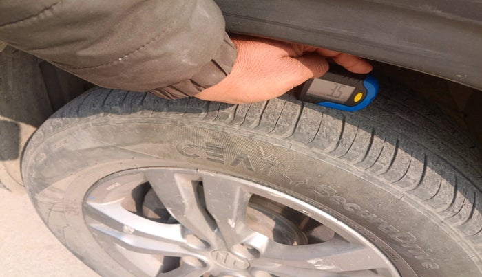 2017 Maruti Vitara Brezza ZDI PLUS, Diesel, Manual, 1,48,515 km, tyre