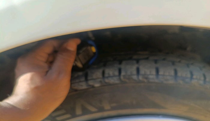 2016 Maruti Swift VXI, Petrol, Manual, 57,999 km, tyre