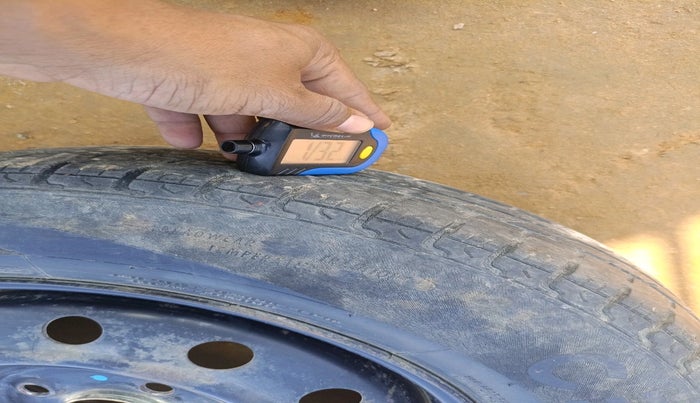 2016 Maruti Swift VXI, Petrol, Manual, 57,999 km, tyre