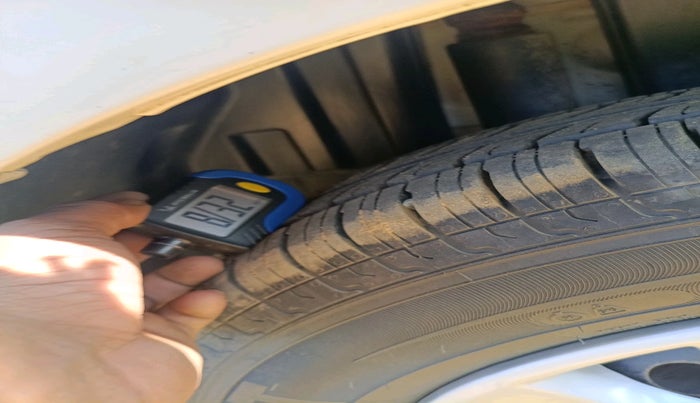 2016 Maruti Swift VXI, Petrol, Manual, 57,999 km, tyre