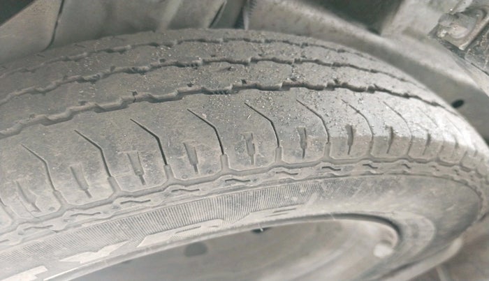 2011 Maruti Eeco 5 STR, Petrol, Manual, 72,604 km, tyre