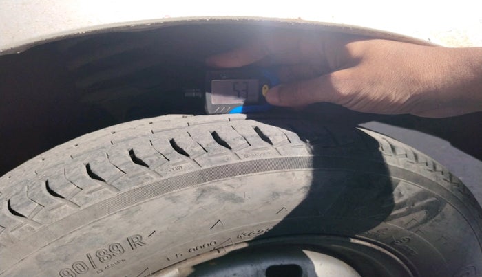 2011 Maruti Eeco 5 STR, Petrol, Manual, 72,604 km, tyre