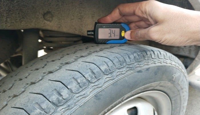 2011 Maruti Eeco 5 STR, Petrol, Manual, 72,604 km, tyre