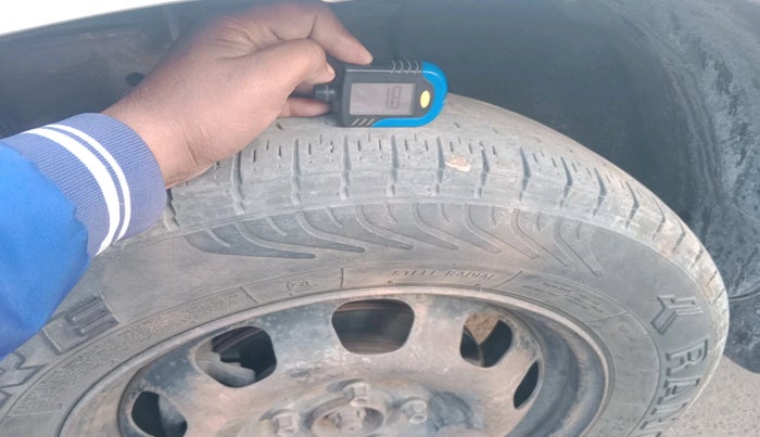 2013 Nissan Terrano XL (D), Diesel, Manual, 1,61,493 km, tyre