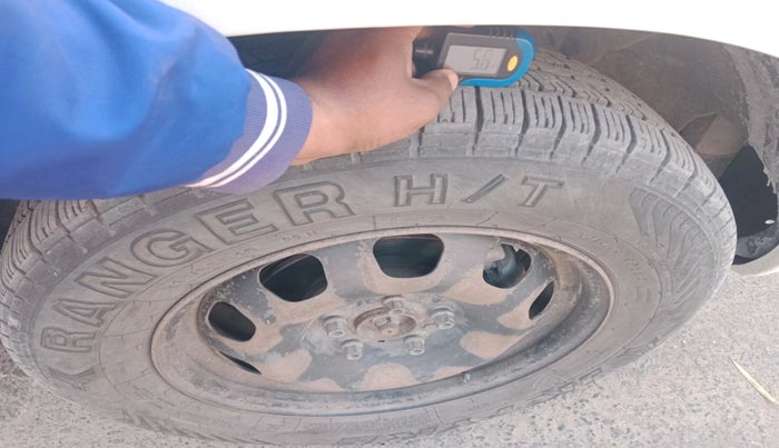 2013 Nissan Terrano XL (D), Diesel, Manual, 1,61,493 km, tyre