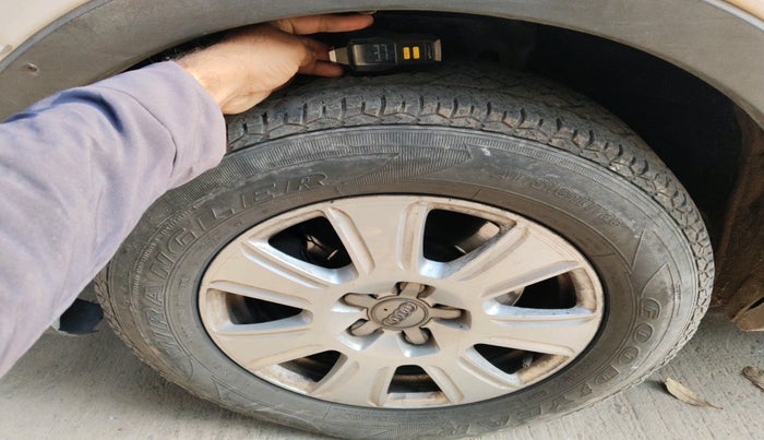 2014 Audi Q3 2.0 TDI QUATTRO, Diesel, Automatic, 1,16,541 km, tyre