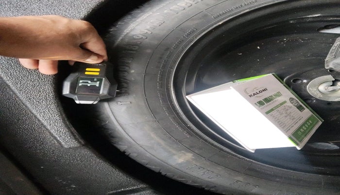 2014 Audi Q3 2.0 TDI QUATTRO, Diesel, Automatic, 1,16,541 km, tyre