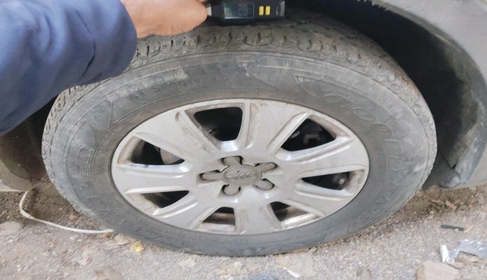 2014 Audi Q3 2.0 TDI QUATTRO, Diesel, Automatic, 1,16,541 km, tyre