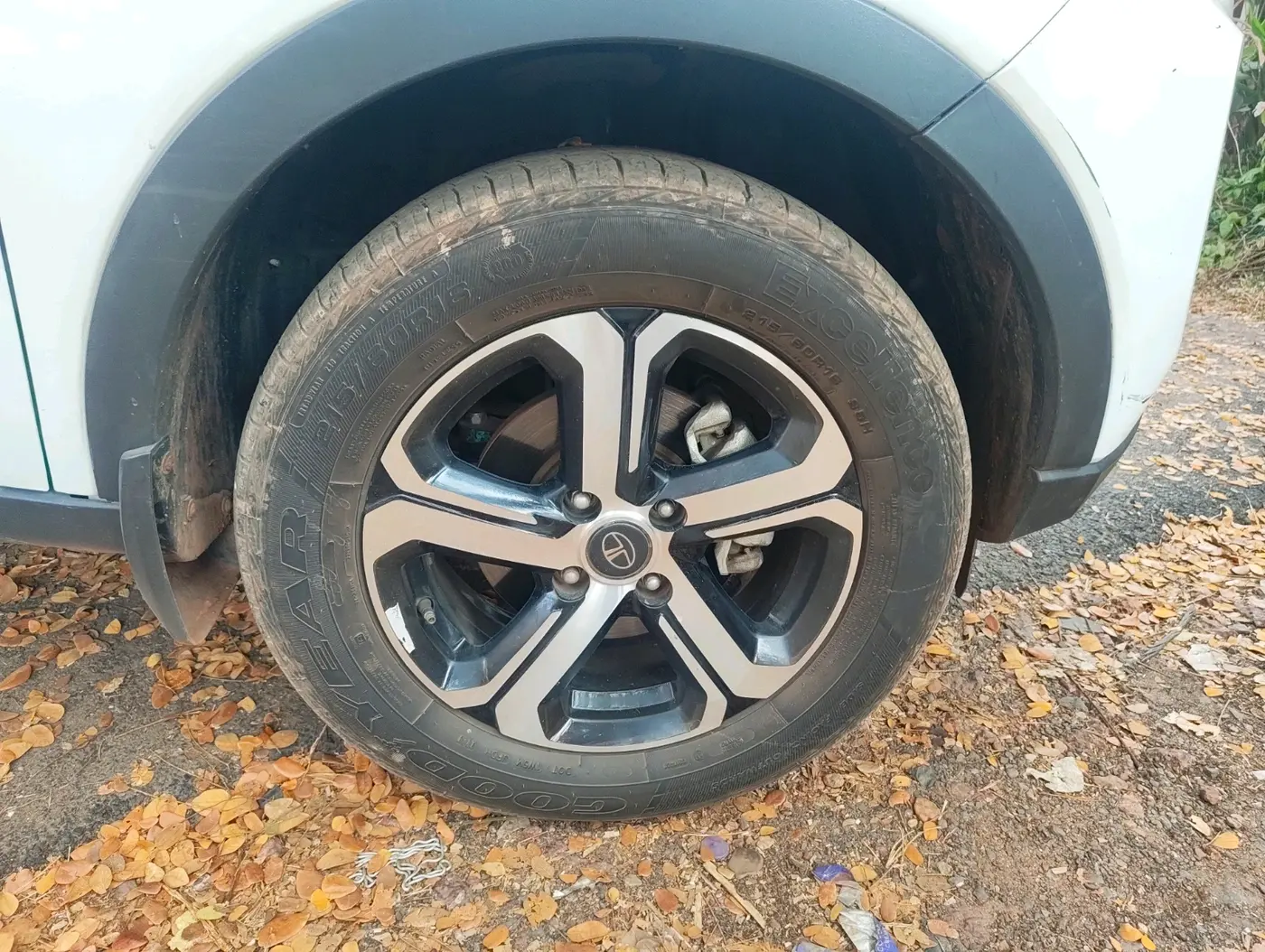 2023 Tata NEXON XZA PLUS SUNROOF PETROL, Petrol, Automatic, 27,702 km, tyre