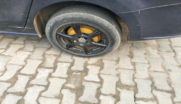 2013 Volkswagen Vento HIGHLINE DIESEL 1.6, Diesel, Manual, 1,37,207 km, tyre