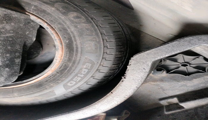 2013 Volkswagen Vento HIGHLINE DIESEL 1.6, Diesel, Manual, 1,37,207 km, tyre