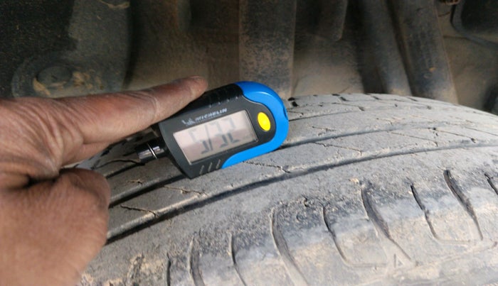 2013 Renault Duster RXL PETROL, Petrol, Manual, 1,08,972 km, tyre