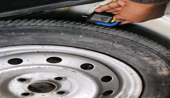 2011 Maruti Swift LXI, Petrol, Manual, 1,15,972 km, tyre