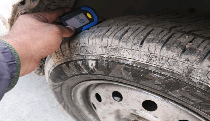 2011 Maruti Swift LXI, Petrol, Manual, 1,15,972 km, tyre