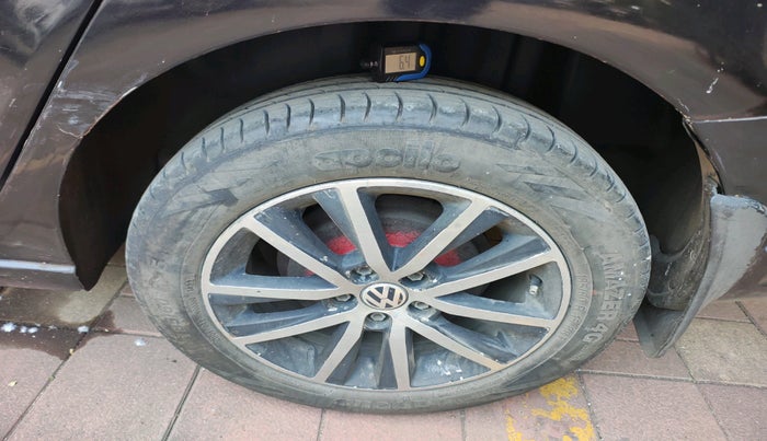 2014 Volkswagen Vento COMFORTLINE TSI AT PETROL, Petrol, Automatic, 68,014 km, tyre