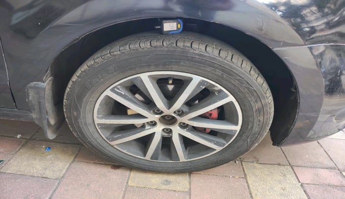 2014 Volkswagen Vento COMFORTLINE TSI AT PETROL, Petrol, Automatic, 68,014 km, tyre